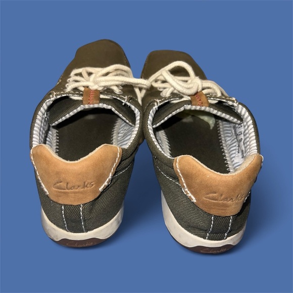 Clarks Est 1825 Men's Green Loafers - Picture 3 of 5